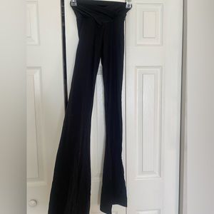 Aerie Cross Over Flares in black!! Size Small Long!!